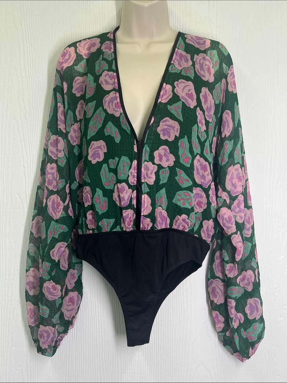 Lulus - Floral Green Long Sleeve Boho Open Back Thong Bodysuit Size Medium